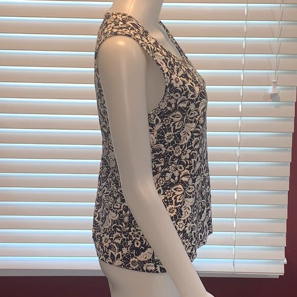 EUC Croft & Barrow Women's Floral Stretch Tank Top Size Medium Black/White - Picture 2 of 11